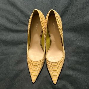 Nine West new croco embossed leather pumps. 10